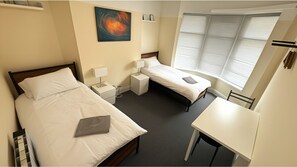 4 chambres, fer et planche à repasser, Wi-Fi, draps fournis