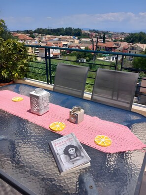 Property grounds - Apartment 'Fox's Sunshine' with Balcony, Wi-Fi and Air Conditioning (Alepou)