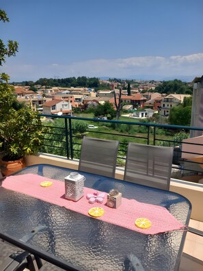Property grounds - Apartment 'Fox's Sunshine' with Balcony, Wi-Fi and Air Conditioning (Alepou)