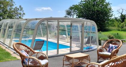 Bed and Breakfast 'Chambre 2' with Shared Pool, Shared Terrace and Wi-Fi