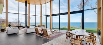 Beautiful Baiting Hollow Escape, Beachfront offering Beach access and...