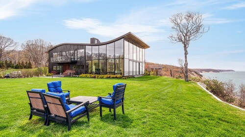 Beautiful Baiting Hollow Escape, Beachfront offering Beach access and...