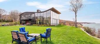 Beautiful Baiting Hollow Escape, Beachfront offering Beach access and...