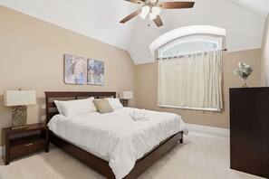Room - Dream Lake Castle Waterfront (Mineral)