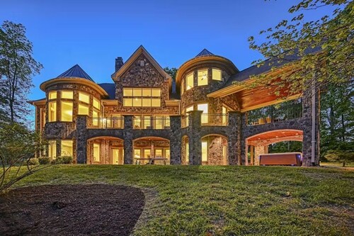 Dream Lake Castle Waterfront