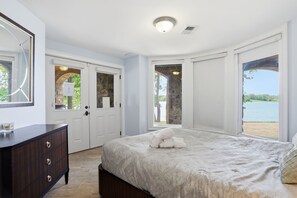Room - Dream Lake Castle Waterfront (Mineral)