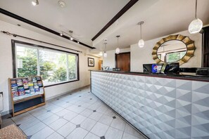 Lobby - District Hotel by OYO Portland Convention Center (Portland)