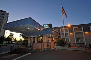 Exterior - District Hotel by OYO Portland Convention Center (Portland)