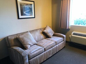 Living area - District Hotel by OYO Portland Convention Center (Portland)