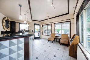 Lobby - District Hotel by OYO Portland Convention Center (Portland)