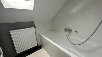 Apartment, 1 Bedroom, Balcony | Bathroom