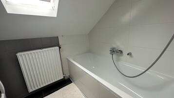 Appartement, 1 slaapkamer, balkon | Badkamer