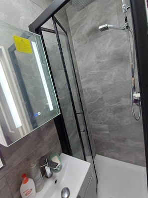Shared Dormitory, 1 Bedroom, Smoking | Bathroom