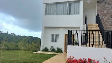 Apartment, 2 Bedrooms, Smoking | Exterior