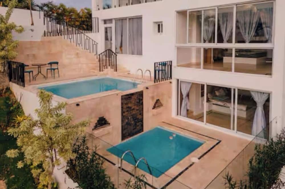 Beautiful and Cozy With sea Views