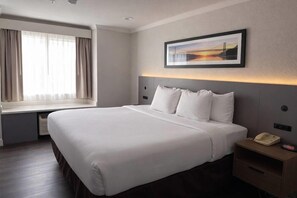 Room - Econo Lodge Inn & Suites Santa Rosa South (Santa Rosa)