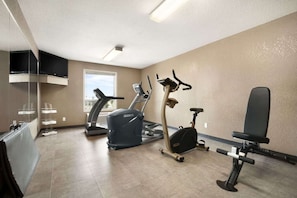 Fitness facility - Days Inn Calgary Airport (Calgary)