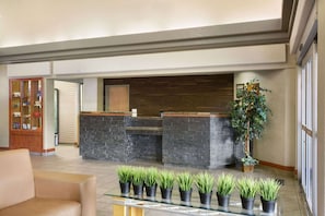 Lobby - Days Inn Calgary Airport (Calgary)