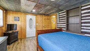 3 bedrooms, desk, free WiFi, bed sheets