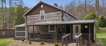 Curly's Paradise | Hocking, Game Room, Hot Tub