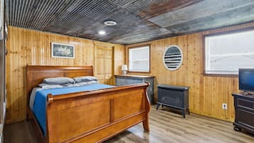 3 bedrooms, desk, free WiFi, bed sheets