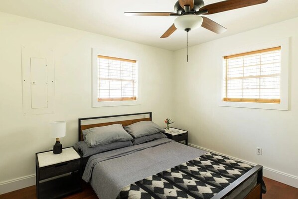 2 chambres, bureau, accès au Wi-Fi (inclus), literie fournie