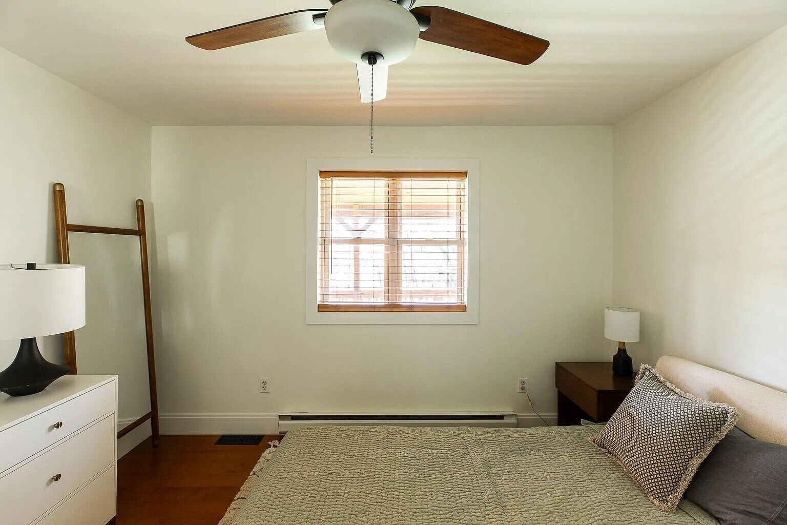 2 dormitorios, escritorio, wifi gratis y ropa de cama