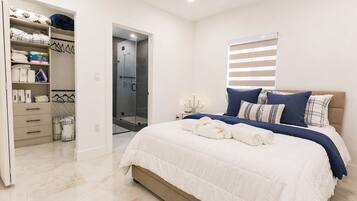 4 bedrooms, iron/ironing board, internet, bed sheets