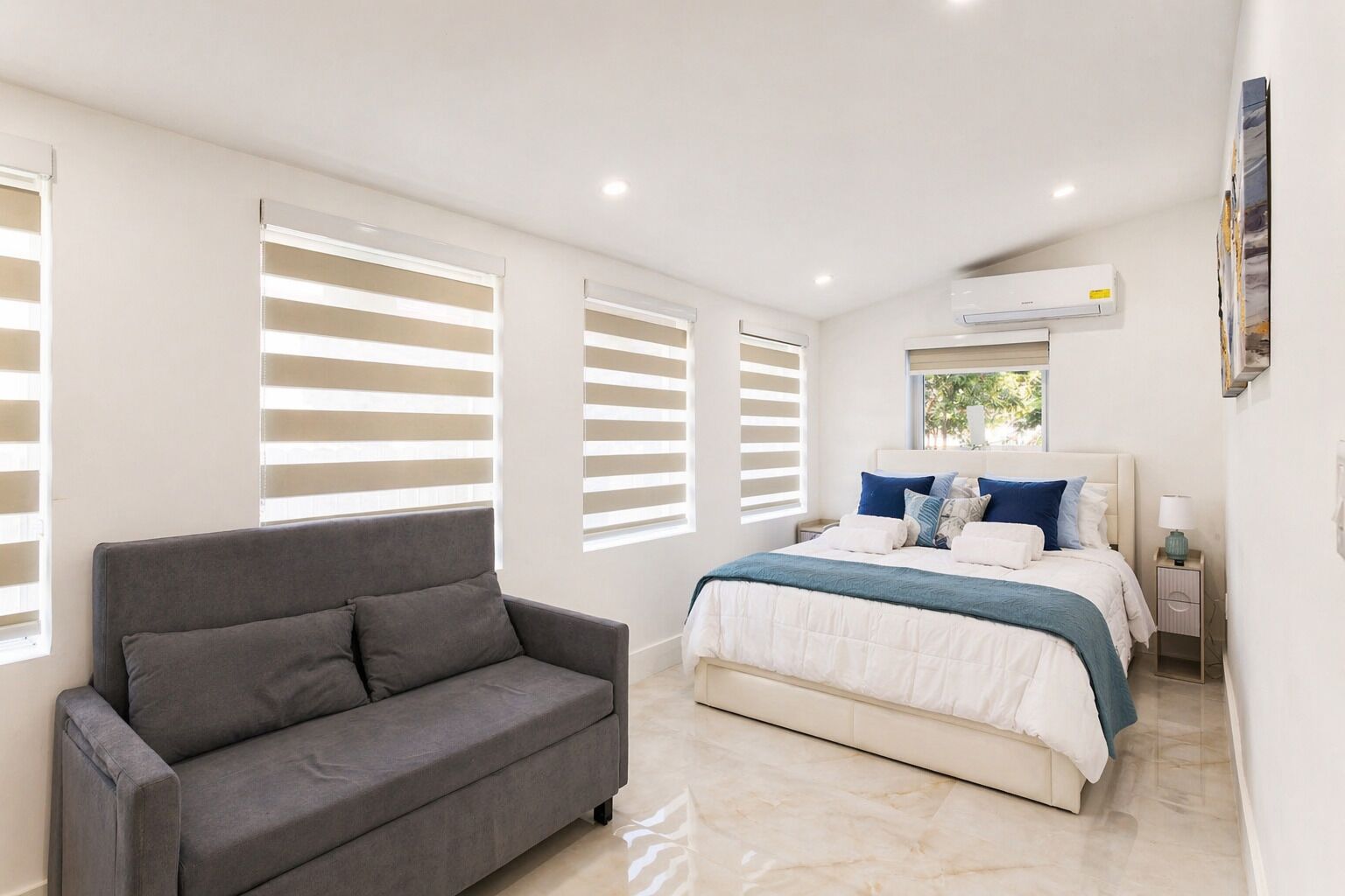 4 bedrooms, iron/ironing board, internet, bed sheets