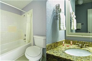 A bathroom with a bathtub, toilet, and sink. - OYO Hotel Irving DFW Airport South (Irving)
