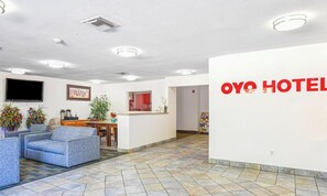 Lobby - OYO Hotel Irving DFW Airport South (Irving)