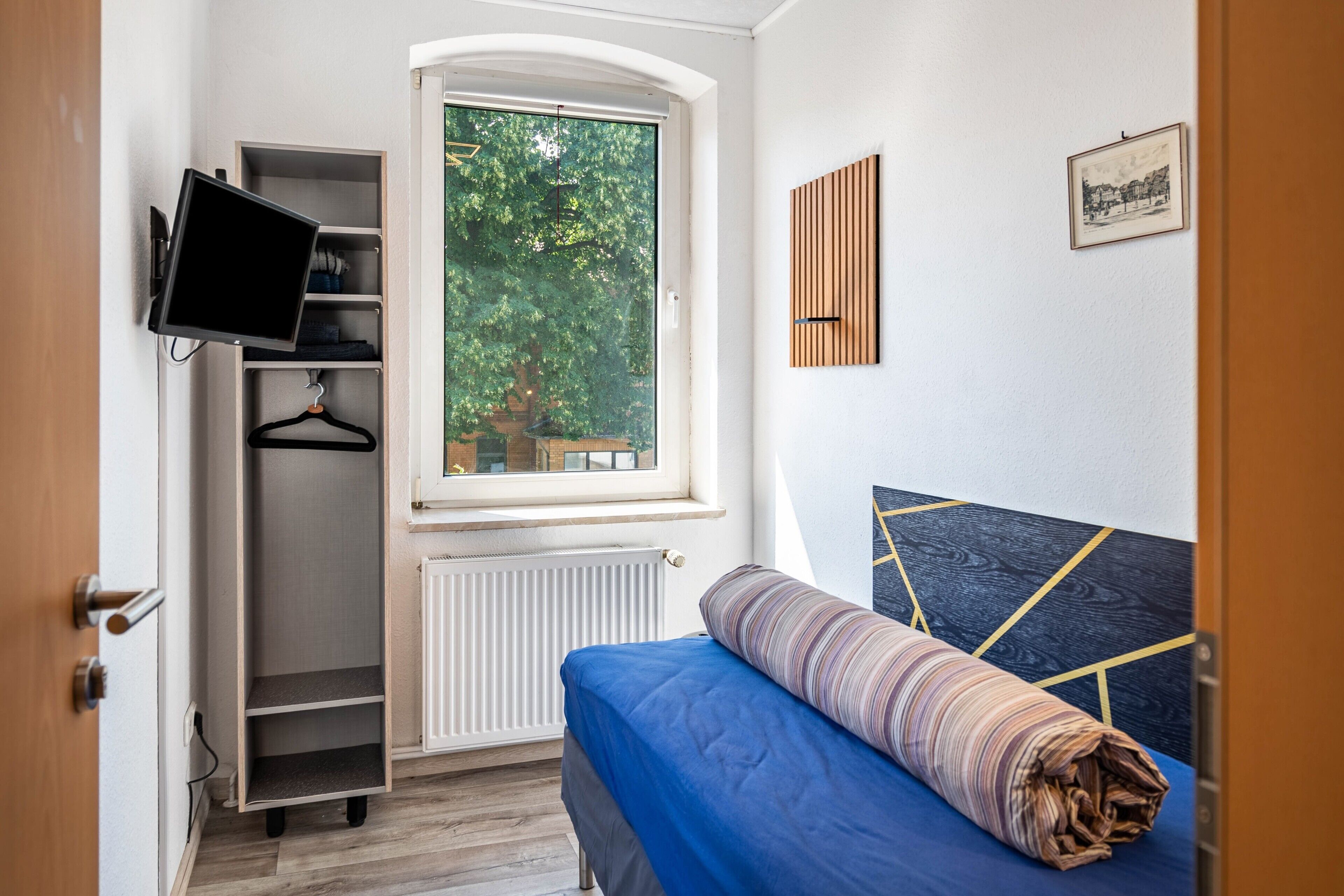 3 habitaciones, tabla de planchar con plancha, wifi y ropa de cama 