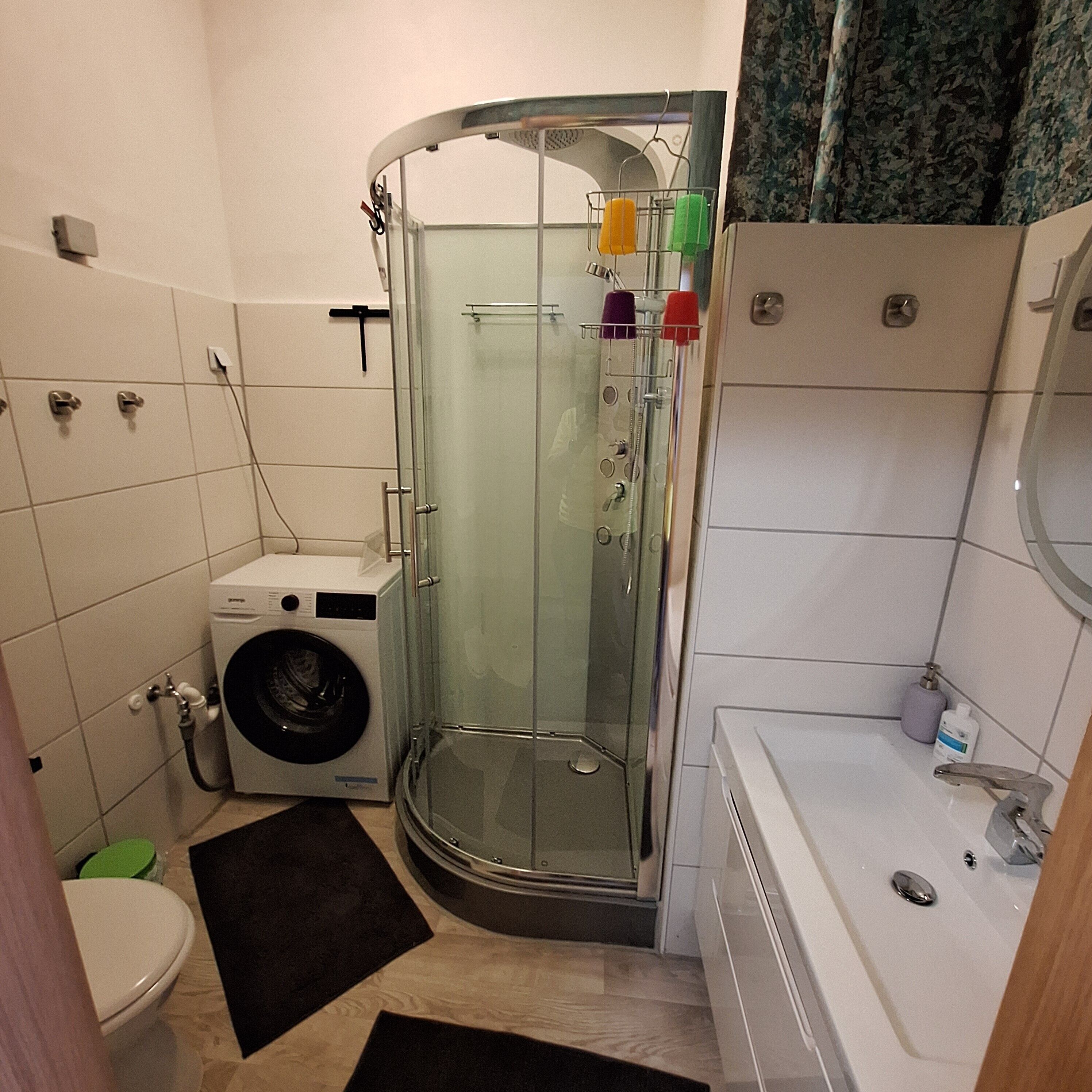 Dusche, Haartrockner, Handtücher