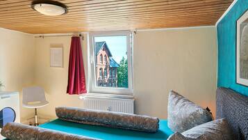 1 slaapkamer, een strijkplank/strijkijzer, wifi, beddengoed