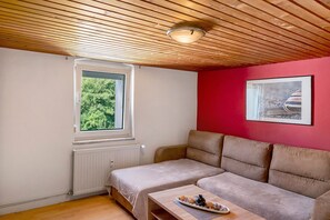 TV, fireplace - Alte Post for up to 4 guests (50 m²) in Hohenhameln (Hohenhameln)