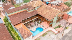 A residential property with a swimming pool, multiple balconies, and a courtyard. - VELINN Pousada Kyrios (São Sebastião)