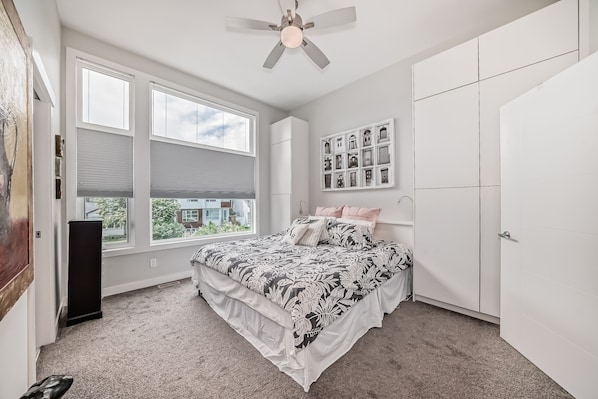 In-room safe, iron/ironing board, WiFi, bed sheets