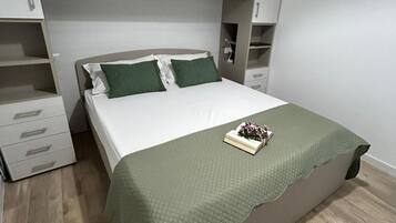 Iron/ironing board, WiFi, bed sheets