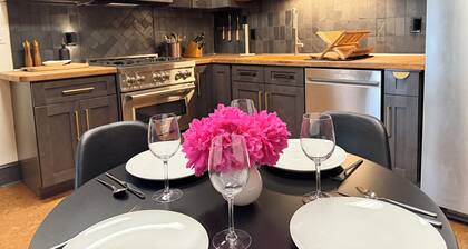 Experience the charm of Manteo from this inviting 2 bedroom apartment.