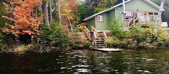 Cedar Cabin: Luxe cabin with panoramic lake views