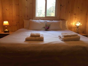 Schreibtisch, Reisekinderbett, WLAN, Bettwäsche