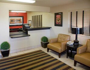 Lobby - Studio6 Columbus, GA Columbus Airport (Columbus)