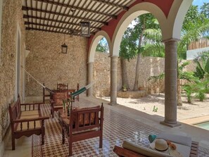Outdoor dining - Casona 59 Vintage Mansion in Santiago (Mérida)