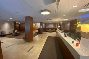 Lobby - Trademark Collection by Wyndham Liverpool/syracuse (Liverpool)