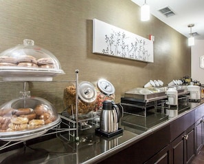 Dining - Inn & Suites Near I-90 And Ashtabula (Austinburg)