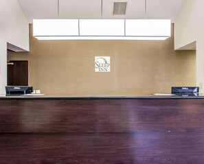 Lobby - Inn & Suites Near I-90 And Ashtabula (Austinburg)