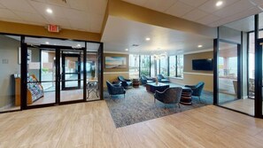 Lobby - Clarion Pointe Galveston - Beachfront (Galveston)