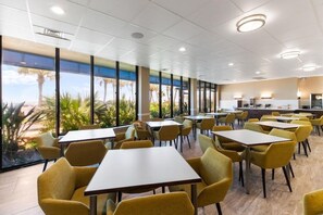 Dining - Clarion Pointe Galveston - Beachfront (Galveston)