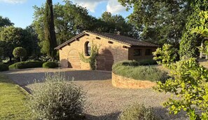 Exterior - Villa Bergamotti: Toscaanse elegantie en verwarmd zwembad (buonconvento)