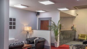 Lobby - Sheffield Metropolitan Hotel by Belvilla (Sheffield)